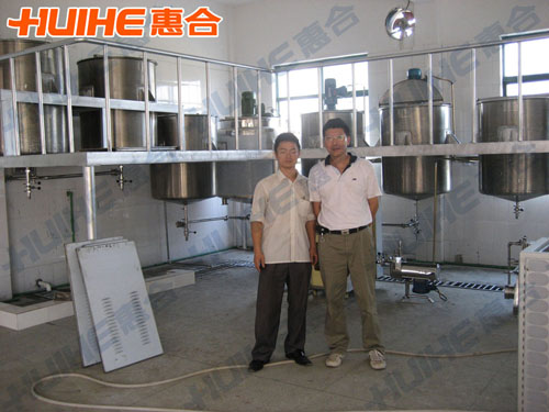 惠合同事與浙江杭州香精香料調配罐客戶合影圖